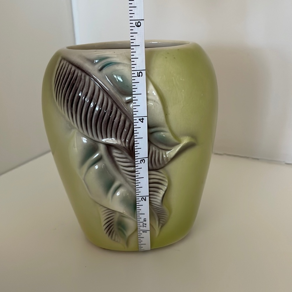 Vintage Royal Copley, MCM chartreuse vase with leaf detail. Excellent condition! - Picture 11 of 11